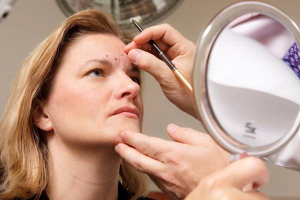 El impacto de las falsificaciones en la reputación de una marca en el sector cosmético