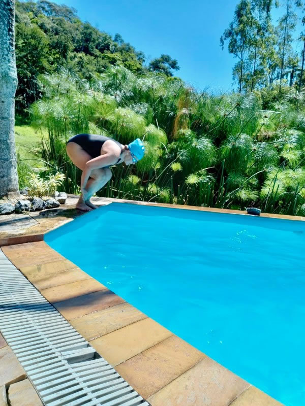 La piscina en la casa de campo